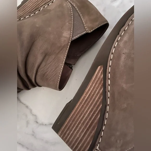 DANSKO soft tan leather wedge ankle booties - Picture 2 of 12